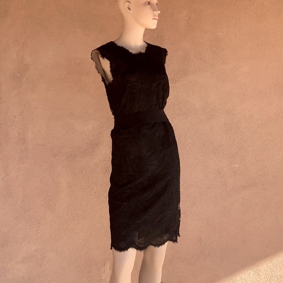 Currently Consigned Emilio Pucci Colonial Lace Dress Like New! US 8, IT 42 - Picture 11 of 13